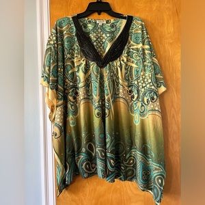 Women’s one world size large top- in excellent condition